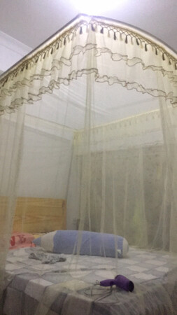 还好吧，就是吹风扇的时候还是会进蚊子