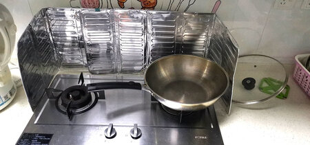 使用感受：还可以要是下方带吸铁石就完美了
