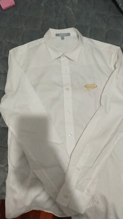 卡宾家得衣服不需要活多评价，一个字就能概括得全面！  这个字就是——棒！重要的事情不妨多说几遍棒！棒！棒！下面就是阐述为什么卡宾家衣服那么好的原因：
  ①:它的包装不同于其他商铺的简陋，劣质，低调而是一意孤行地做到高端，大气，奢华，精致！
  ②:它的上身效果和其他得衣服截然不同（同等价位）别家的尺寸误差大，衣服线头多……给消费者带来极其不好的体验！
  ③:最重的一点就是卡宾家得这款衬衫给人一种抓住了时尚尾巴的假象！穿上它我感觉整个人都自信了，走在街上总是有人向我投来爱慕的眼光，这种感觉只有你穿上了它才能体会得到！
