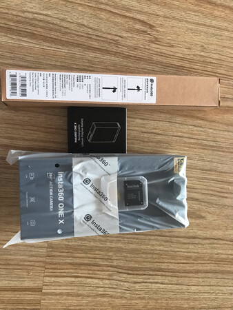 质感很好，配件齐全，送货及时！大爱！