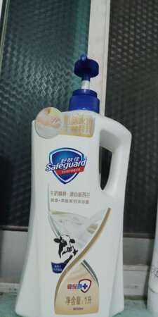 这个牛奶味很浓  真的很不错  比超市要便宜