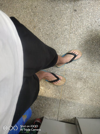 长短很合适，适合秋季穿，纯棉的材料穿着也特别舒服，大品牌 安踏  的质量 也特别好，价格也很合适，洗衣服也不掉色，就是上面毛茸茸的，湿的时候看着有点不舒服，建议别和纯棉白衬衫一起洗，不然白衬衫上面会沾，晒干了抖抖才能掉。总体来说还是很不错的。