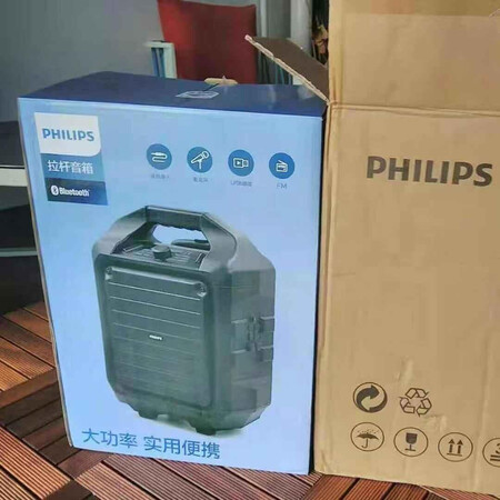 体积不算很大，八寸喇叭音量够大，音质也不错，高音清晰，低音有弹性；远程遥控选曲、音量控制、模式切换很方便，蓝牙连接迅速；语音提示模式选择和充电，各项功能总体不错。