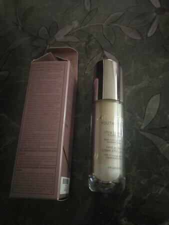 产品包装：还好。一般。产品质感：还没打开使用无法评价适合肤质：还没用，不知道遮瑕效果：不知道保湿效果：不知道其他特色：一直使用~品牌，但愿不要让我失望