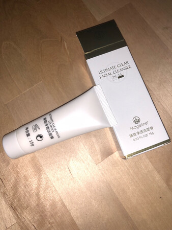 第一次买这种体验装，就是为了国庆出去玩方便带。洗完敷张面膜的感觉很爽。