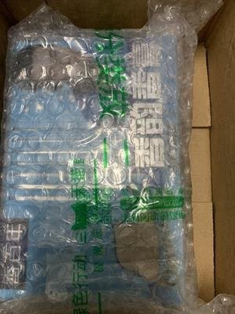 可以闻到淡淡的香味，很好闻，不冲鼻，可以当装饰品，里面的香早用完了