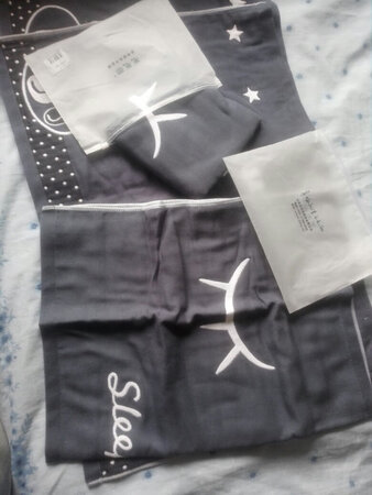 物流快服务好，包装精致，枕巾做工精细，相信京东商品！