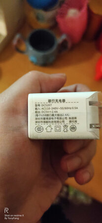 很好用的三头充电器，足额12w，可以同时冲两个设备，很超值