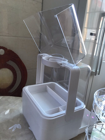 京东快递小哥服务好 速度快。产品包装保护很好。产品和图片描述一样。挺沉的 结实美观。