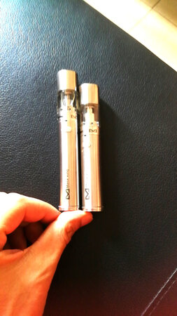 比以前买的长一丢丢。电池更好用了。