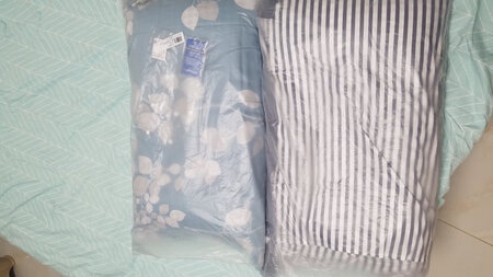 第二次购买，整体不错，很舒服，，但是枕芯里面容易跑棉变形，不均匀