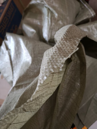 商品质量：质量不能再差了，根本不值这个价钱。