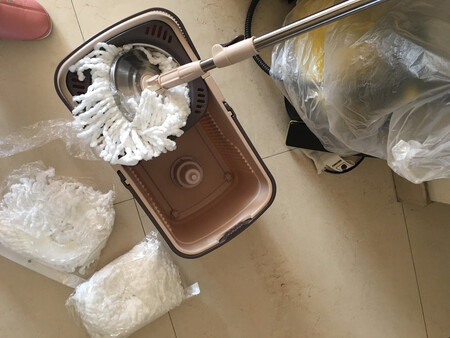 第一次买这个品牌，从功能来讲比较人性化，有漂洗和脱水两功能，便捷实用，容水大，漂洗干净。做工精细，唯一就是桶的材质略薄，但是综合评比性价比超高！