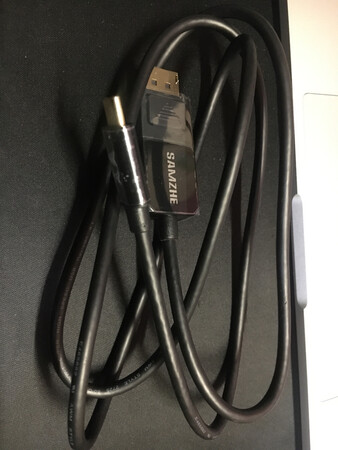 产品包装：严实精美
产品性能：买来接MacBook Pro用的，完美4k 60hz
产品质量：线材稍硬，有点儿短了