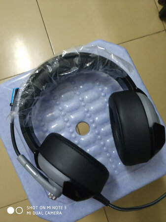 做工质感：怎么感觉非常不错做工精细。
音质音效：音效也非常的不错
其他特色：跟看到的样子一模一样。
