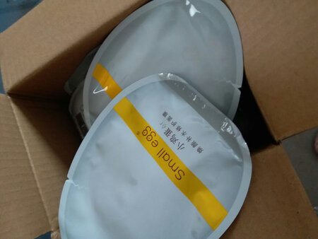 朋友推荐的，面膜不错，就是收到箱子的包装差了点