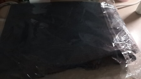 挺好，但有点刺鼻味且褪色