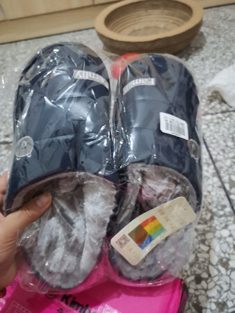 买三省一，还是比较划算，冬天来了这拖鞋物美价廉，还有这种拖鞋不用买太好的，一双一个冬天就差不多了