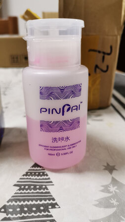 包装写的160毫升，实际上只有一半！数量短缺严重！