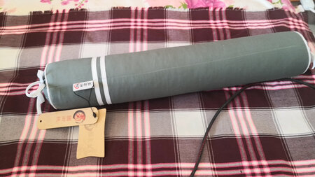 颈椎问题比较严重医生让我以后睡这种枕头，网上搜了半天找到了这家，刚拿到就躺下试了填充敦实，是我需要的！满意！