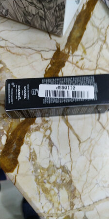 产品颜色：纯正
持久效果：好
滋润效果：赞
产品质感：好看
适合肤色：白