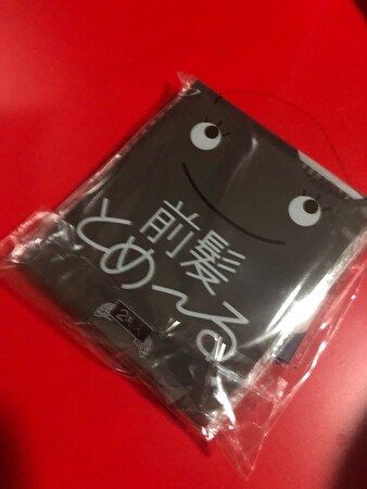 还不错，买了正方形的，尺寸够大。对付一些碎发是可以了。头发太厚的使用效果估计会差一些的，会有点粘不牢固，需要用手指压一压。整体还不错。