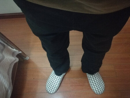 裤子质量还行，有点弹性，板型合适。