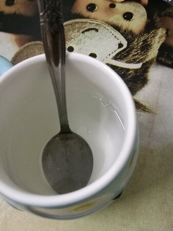 蜂蜜颜色有点淡淡的绿色，香味很特别，和别的蜂蜜不一样！