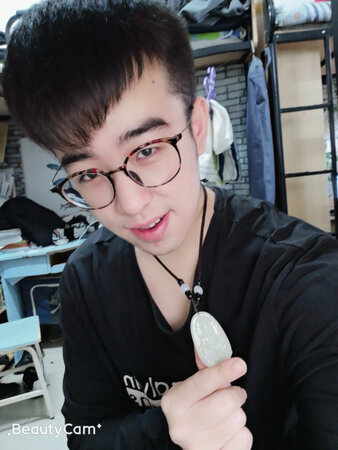 物流速度：物流速度很快，下完单两三天就到了，特别方便！！！
商品完整度：包装特别好，无磕损漏洞，而且盒子很漂亮！！！
商品满意度：属兔买个文殊本命菩萨，雕刻美观大方，材质和田玉证书齐全，入手温润清凉，佩戴美观！！！
总评：还送了一些小礼物，都特别不错，看起来都很好，对于此次购物，我感觉特别满意！！！
