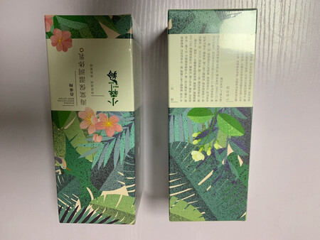 这个牌子的化妆品用过挺好的，这次试试身体乳，味道还不错，乳液挺滋润的，很喜欢，双十一购物狂欢节京东活动优惠很多，一下子买了两瓶，皮肤容易干燥使用很不错，物超所值，包装严实无破损，物流速度很快，送货迅速不拖延，很愉快的一次购物。