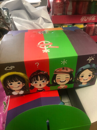 多种话梅，都挺好吃的。好大一盒