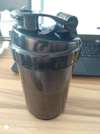 草莓味的比较甜，比较喜欢咖啡味的，刚开始饱腹感不是很好，喝完了还是很饿，第二周开始能感觉到饱了，坚持了两周瘦了5斤了，继续坚持，一定要瘦下去，一定要管住嘴。