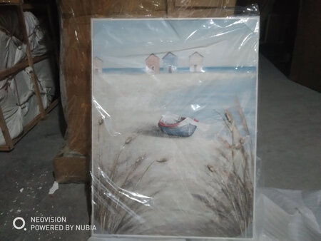 这画真心不错,狗尾草,小船我特意按了按很牢固,颜值想当到位,实际颜色比~图片蓝一点,配一些浅色家具应该不错,等店里装修好就把它挂上去,