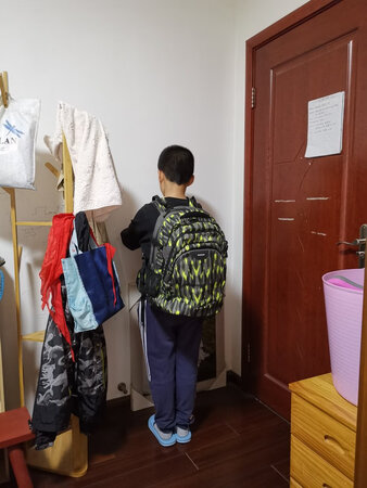 孩子挺喜欢的，很满意很满意，就是有点贵，现在五年级，应该初中能用到初中毕业吧。