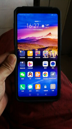 外形外观：外形漂亮
运行速度：速度快
屏幕音效：立体声很棒