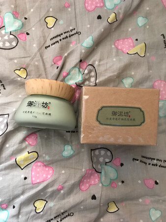 买回来用了两次了，感觉还不错，涂好涂，就是洗不怎么好洗，生怕没洗干净。还是洗面奶省事，可是这款效果还可以，用了两三次之后感觉皮肤不会那么油腻了。也没有紧绷的感觉，要不是不怕麻烦的人还是很好的选择。这一瓶应该也可以用挺久的。双十一活动买的特别划算。