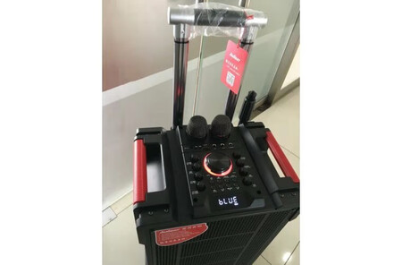 外观简洁时尚很有质感，音响的功能非常的多哦，音响的音质效果也很好，特别是音响的高低音和话筒高低音还有混响可独立调节很是方便，性价比非常的高，很满意，音响特效声还挺多开直播可以很好的互动，音响值得购买