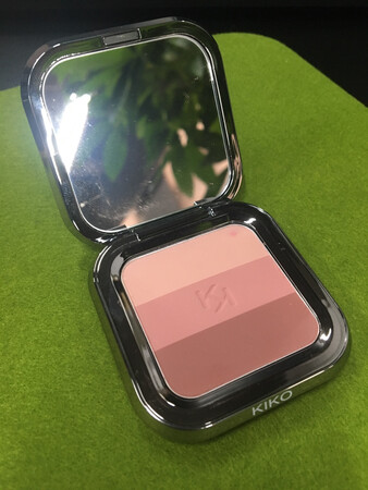 质感不错 粉质很细腻 颜色很好看 小小一块但感觉很禁用的样子