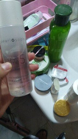 这个水是真的好用啊！才用了一天的我真的觉得不错！用来湿敷效果好！客服确实专业。。。推荐大家哦！
