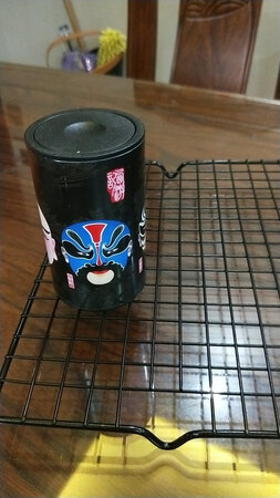 很喜欢，这款，货到后都是儿子摆放的牙签，如果能再深一点就好了，黑色红色一样一个