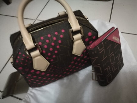 漂亮的小钱包和小背包，还蛮搭的，赞?