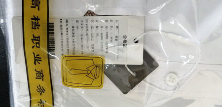 合唱比赛用服装，白衬衫首选。含棉较高，领型好看，配领带和领结皆可。团购优惠一些。