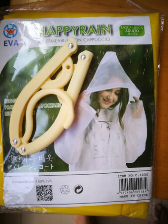 雨披的质量还是可以的，颜色非常鲜艳。比较满意的！