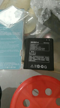 做工质感：做工精细，相当于原装电池。
安装工具：工具比较齐全。
续航能力：装上电池还有38%电量。充满电试试看电池耐不耐用。