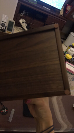 简直完美，喜欢，没有气味，还配了茶包和垫子：每个都有，好棒。和家具颜色很配