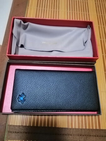 商品己收到跟图片的一样皮下质很好不愧是大品牌值的信懒，服务态度好，送件快本人非常满意谢谢了！