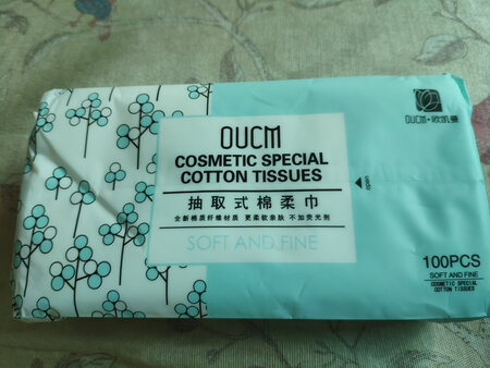 京东的商品值得信赖，发货速度很快，当天下单购买的第二天就送到了，收到货后看起来还不错，棉柔巾很好，这个价格很实惠，生产日期比较新，这是第一次购买了，觉得很好很划算，打算再来购买两包，一大包有100抽湿巾，独立包装很好，京东活动也很给力，大品牌值得信赖，价格比较超市便宜些，关键是不用出门，网上选好直接送货上门，真的很方便了，快递小哥派送及时，满分好评！