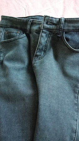 裤子还可以。穿着很舒服。