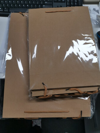 京唐 牛皮纸礼品袋子礼物袋纸袋手提袋 礼品包装袋食品纸袋 超大号，感觉纸张很厚实，不错不错
