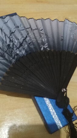 比想象中的小太多了，但还是很喜欢，价格小贵